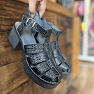 Sandalia cuero negro con texturas y tacon