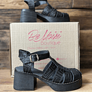 Sandalia cuero negro con texturas y tacon