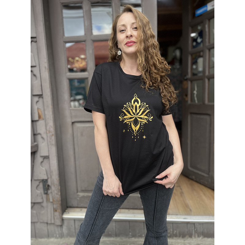 Polera Astrea Gold flor astral manga corta