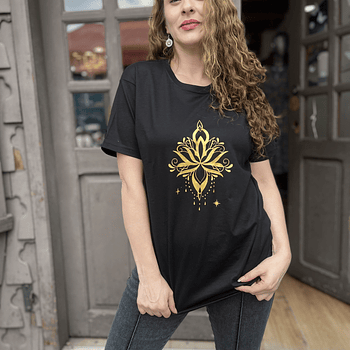 Polera Astrea Gold flor astral manga corta