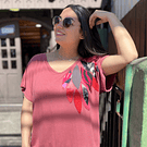 Polera Ultravioleta V hojas laterales rosa velvet algodon manga corta