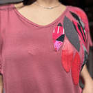 Polera Ultravioleta V hojas laterales rosa velvet algodon manga corta