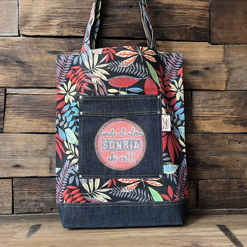 Tote Bag Donde el alma sonria ahi es hojas rojas