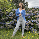 Cardigan spandex celeste cielo con botones dorados