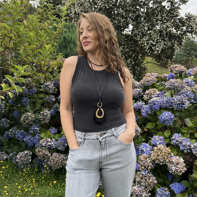 Crop Top algodon rib deslavado negro