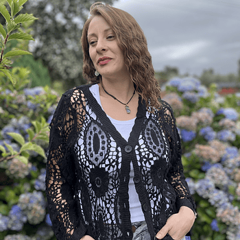 Cardigan macramé negro con botones