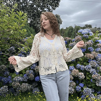 Cardigan macramé beige con botones