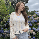 Cardigan macramé beige con botones