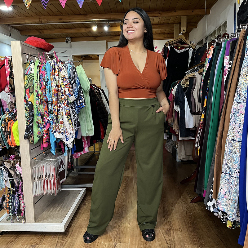 Pantalon palazzo Lilian verde militar con bolsillos