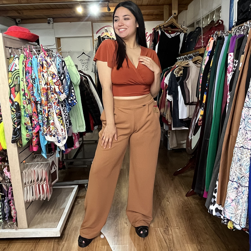 Pantalon palazzo Lilian camel con bolsillos