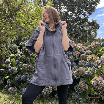 Chaqueton Ultravioleta Paty gris hojas multicolor con cierre