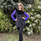 Polera larga velvet negro mangas morado encaje