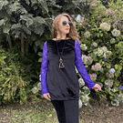 Polera larga velvet negro mangas morado encaje
