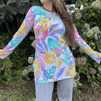 Polera larga lycra blanco floral tonos pastel