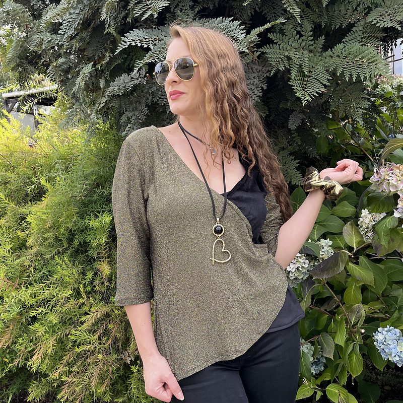 Polera Gloria velvet negro destellos dorados