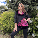 Polera Marina velvet negro cebra fucsia