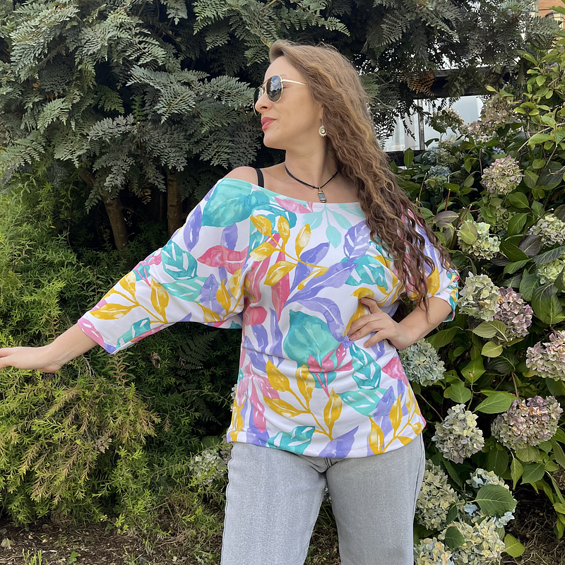 Polera Marlene lycra blanco floral tonos pastel