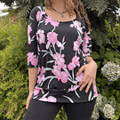 Polera Maria lycra negro floral rosado