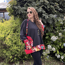 Poleron Ultravioleta Olivia algodon negro rojo floral