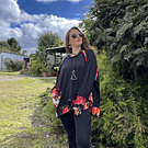 Poleron Ultravioleta Olivia algodon negro floral