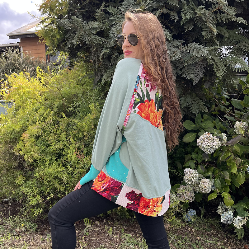 Poleron Ultravioleta Olivia algodon menta blanco floral