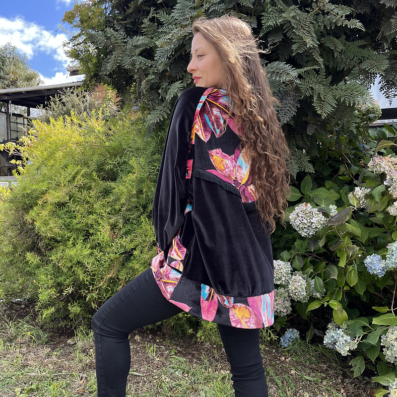 Poleron Ultravioleta Olivia velvet negro floral