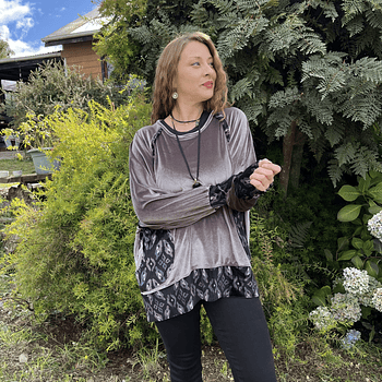 Poleron Ultravioleta Olivia velvet gris negro