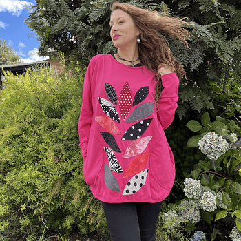 Poleron Ultravioleta Elisa algodon fucsia hojas rojo lunares