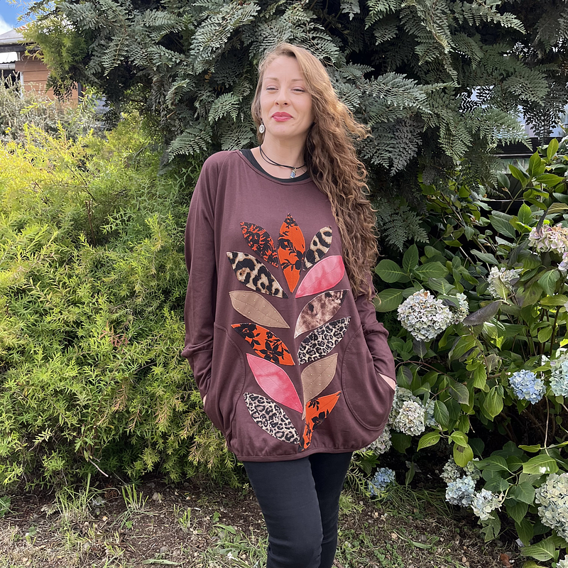 Poleron Ultravioleta Elisa algodon cafe hojas naranja