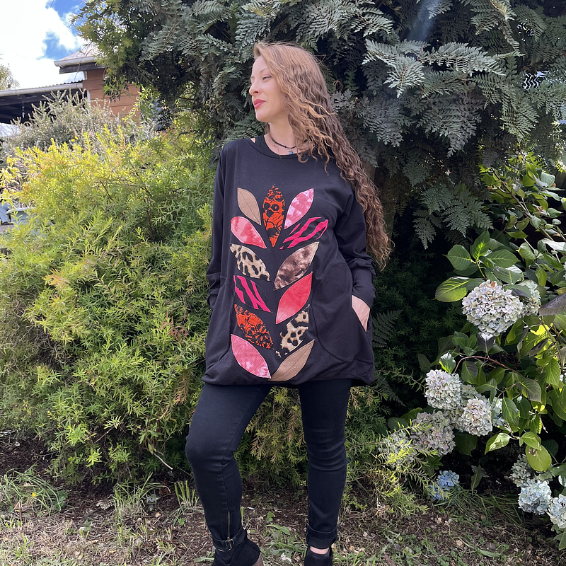 Poleron Ultravioleta Elisa algodon negro hojas naranja