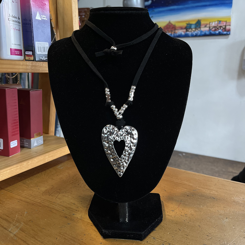 Collar corazon plateado doble balines cordon de cuero