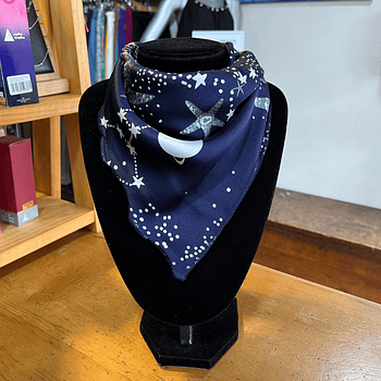 Pañuelo seda 50*50 cms azul espacial