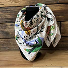 Pañuelo seda 90*90 cms aves y bichitos blanco