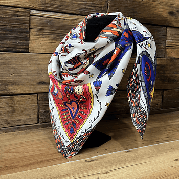 Pañuelo seda 90*90 cms corazones y aves blanco