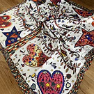 Pañuelo seda 90*90 cms corazones y aves blanco