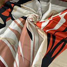 Pañuelo seda 90*90 cms flor grande negro naranjo