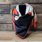 Pañuelo seda 90*90 cms flor grande negro naranjo