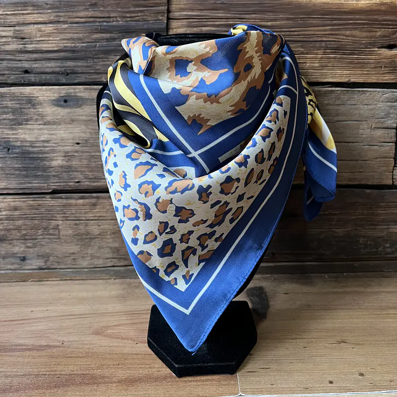 Pañuelo seda 70*70 cms mosaico animal print azul