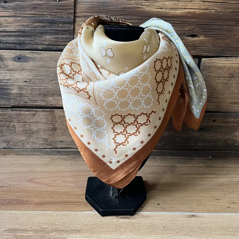 Pañuelo seda 70*70 cms mosaico tribal bordes cafe