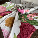 Pañuelo seda 70*70 cms blanco floral bordes cafe