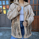 Chaqueton gamuza chiporro camel foil print dorado