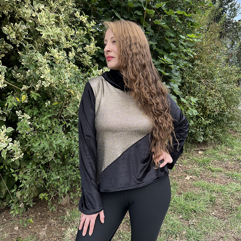 Poleron con cuello velvet negro gold