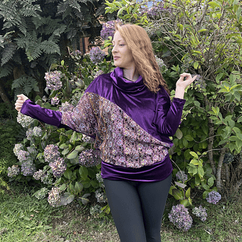 Poleron murcielago cuello velvet morado encaje brillo