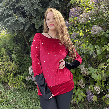 Poleron Mariela velvet rojo estrellas negro