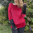 Poleron Mariela velvet rojo estrellas negro