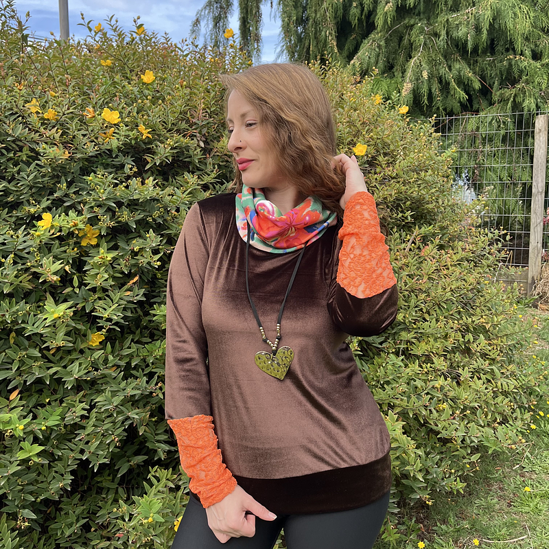 Poleron Alejandra velvet cafe encaje naranja floral