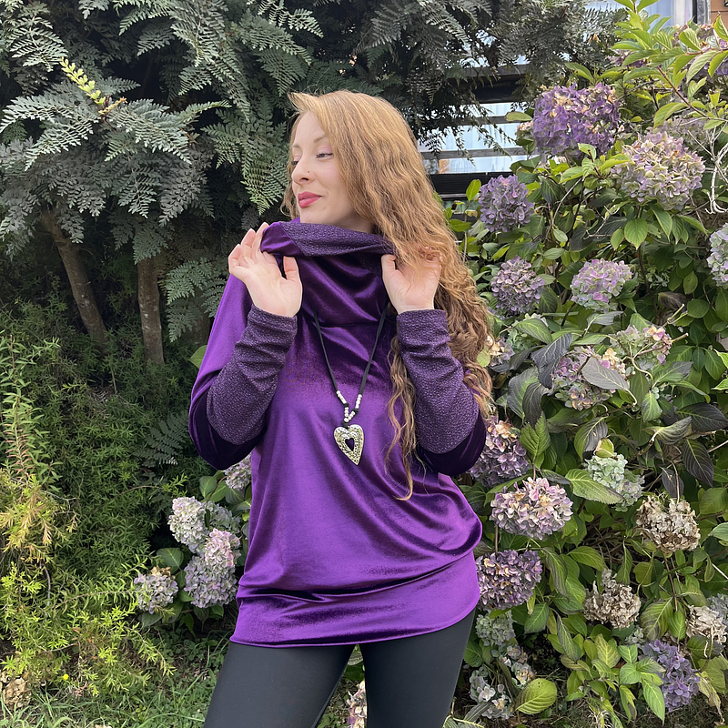 Poleron Alejandra velvet morado brillo
