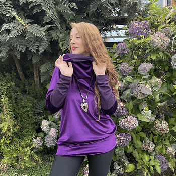 Poleron Alejandra velvet morado brillo