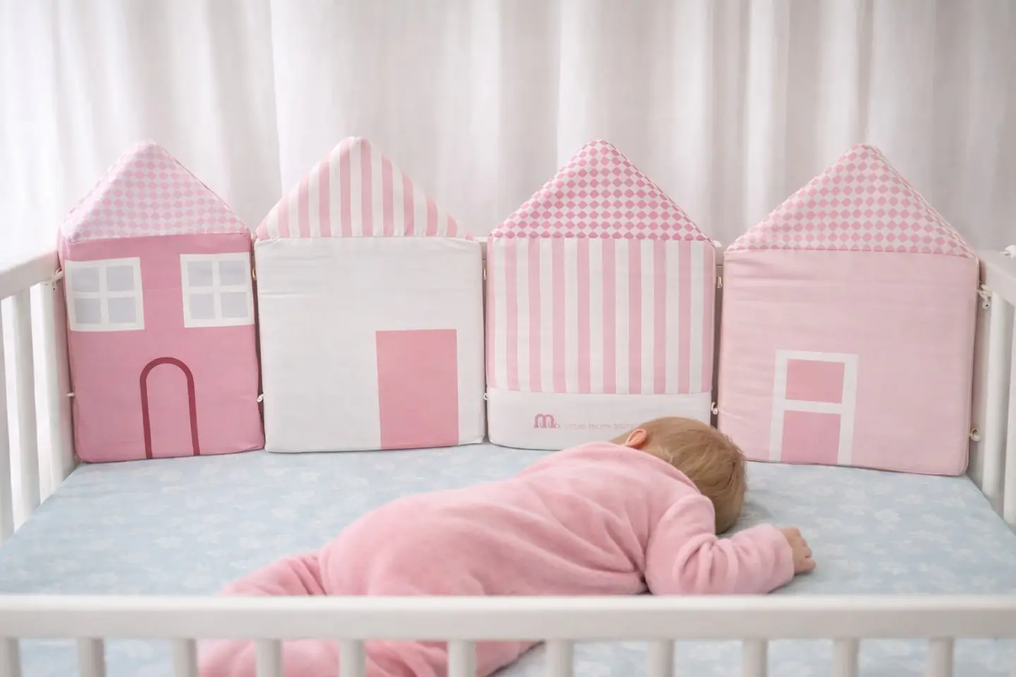 Protector de Cuna Decorativo Bemor – Diseño Suave y Seguro Niña 2