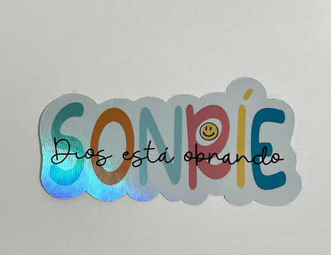 Sticker Sonríe Dios está obrando